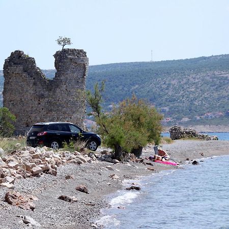 Apartments By The Sea Starigrad, Paklenica - 16421 Dış mekan fotoğraf