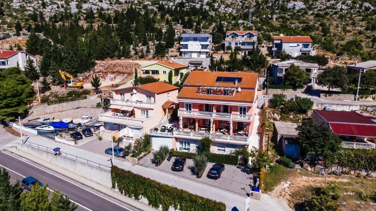 Apartments By The Sea Starigrad, Paklenica - 16421 Dış mekan fotoğraf