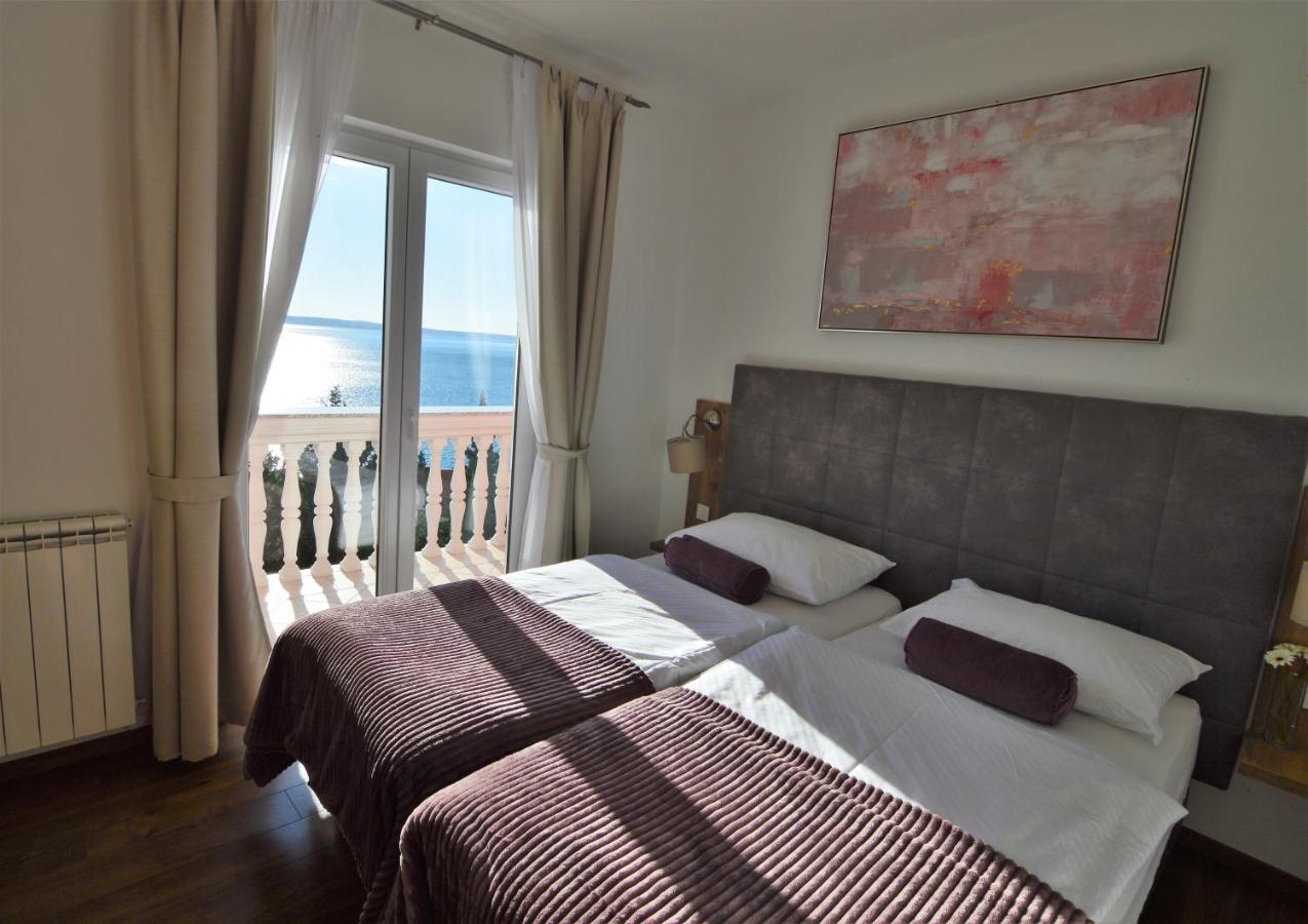 Apartments By The Sea Starigrad, Paklenica - 16421 Dış mekan fotoğraf