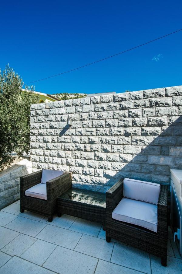 Apartments By The Sea Starigrad, Paklenica - 16421 Dış mekan fotoğraf