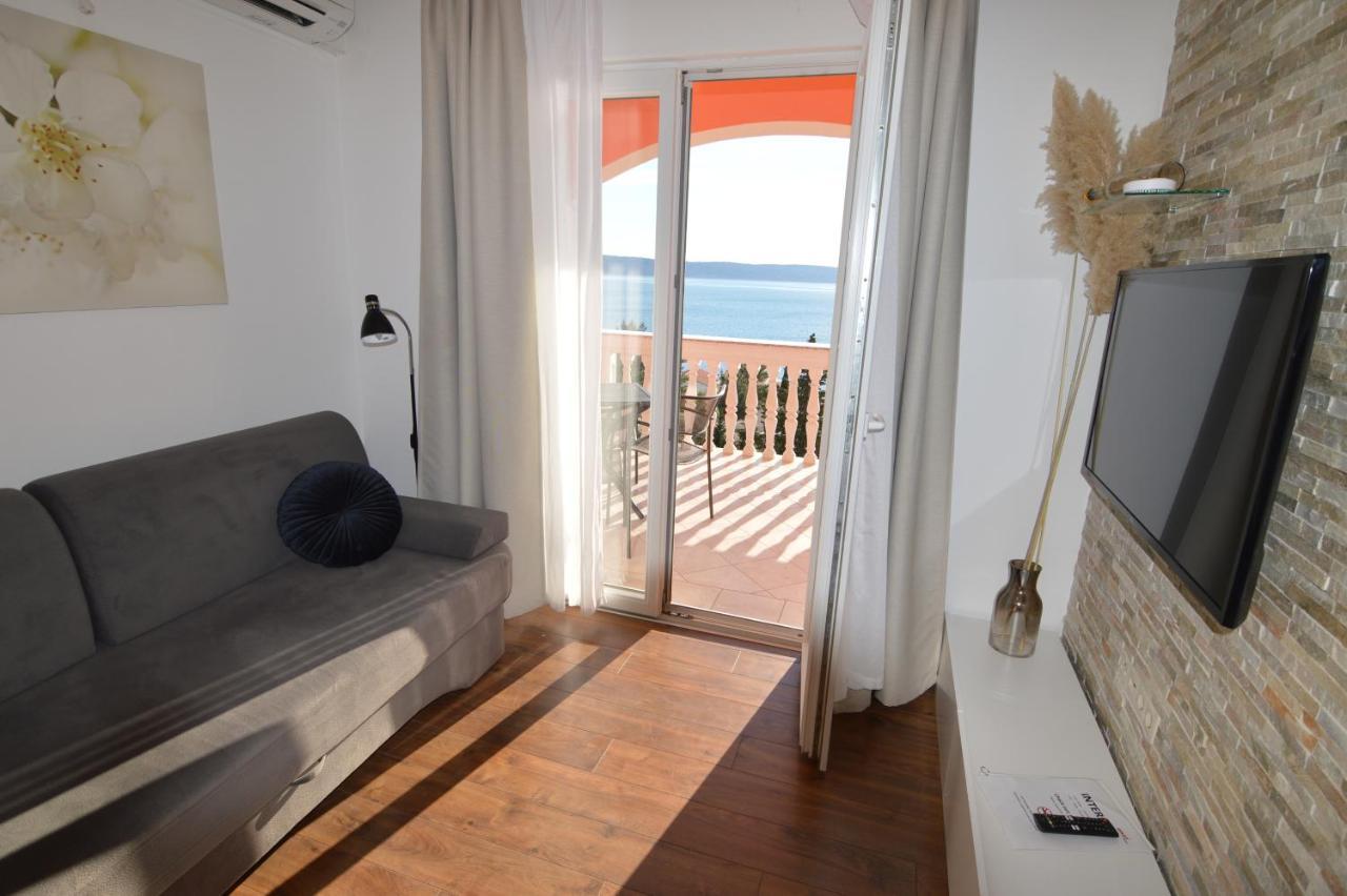 Apartments By The Sea Starigrad, Paklenica - 16421 Dış mekan fotoğraf
